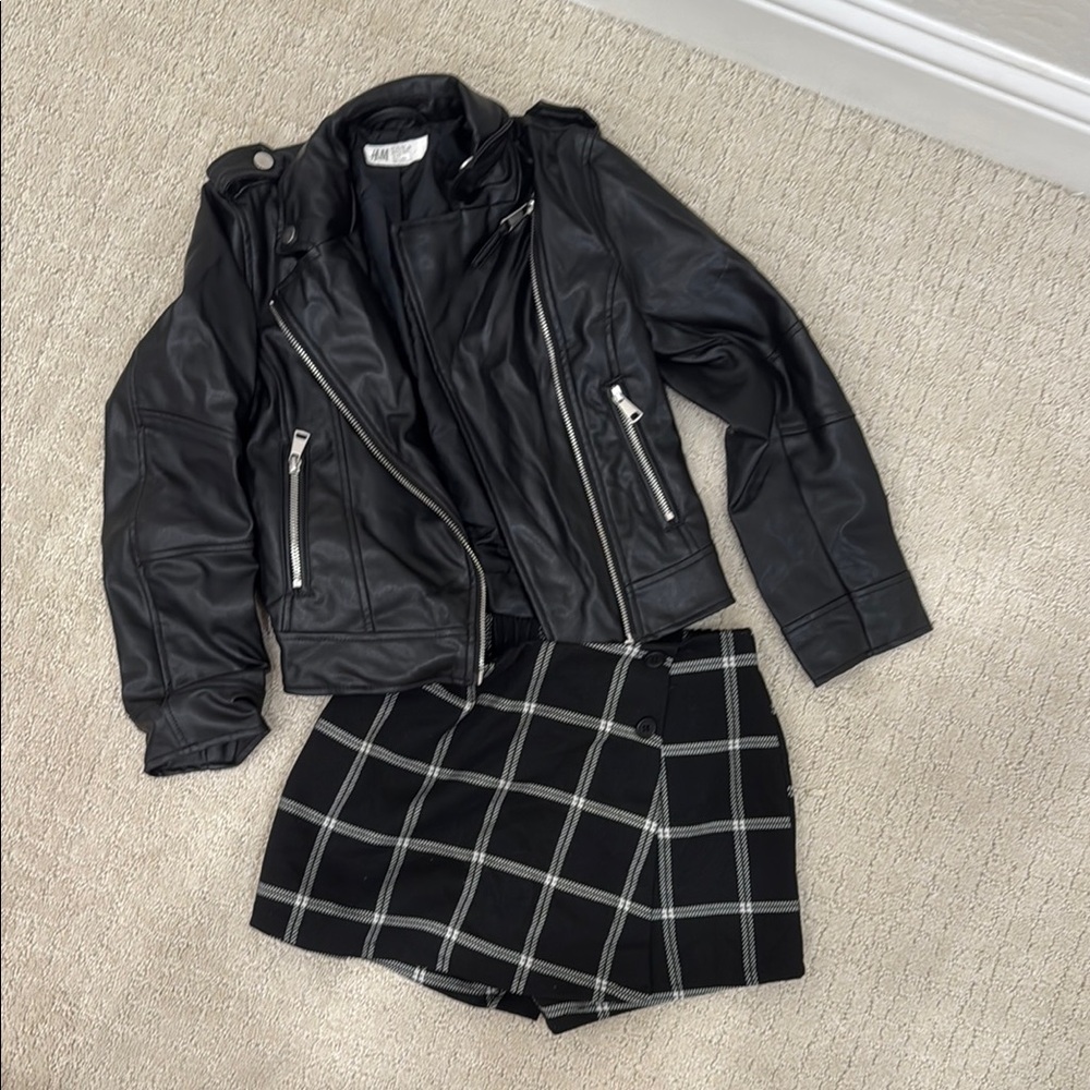Old Navy Black and White Plaid Skirt